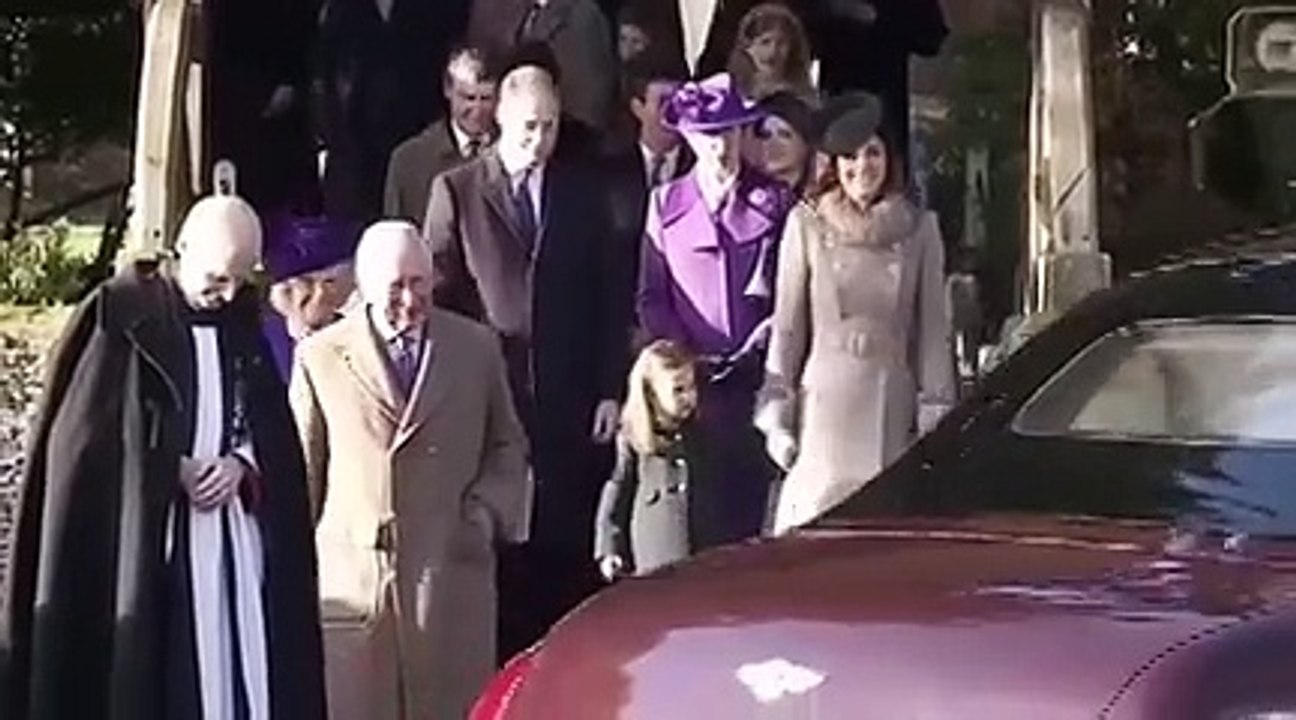 إطلالات العائلة الملكية في الكريسماس تقودها كيت ميدلتون بأناقتها