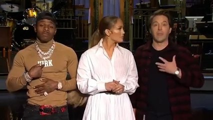 إطلالة الشتاء الأجمل بتوقيع جنيفير لوبيز وفالنتينو