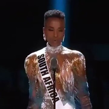 ناعومي كامبل تُعبر عن إعجابها بخطاب ملكة جمال الكون زوزيبيني تونزي