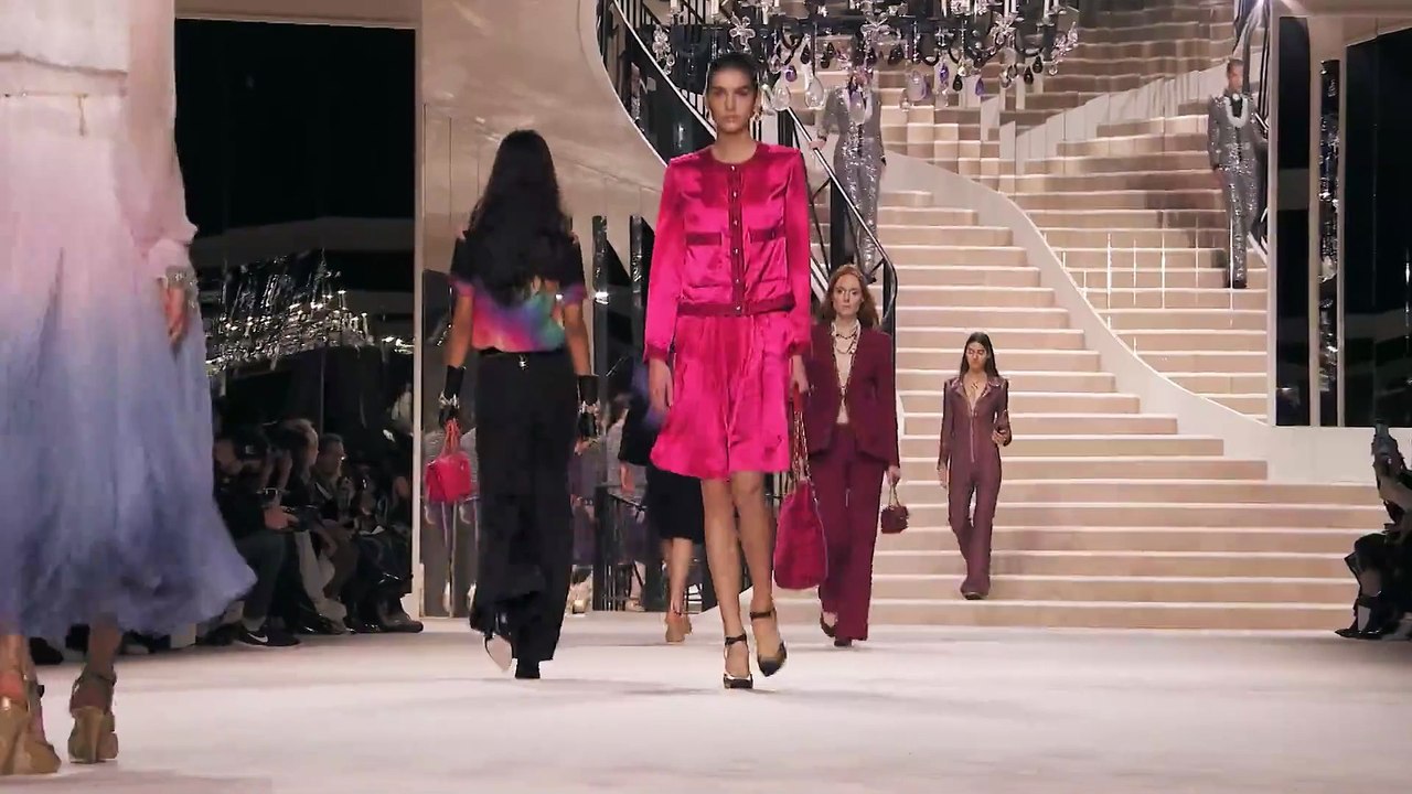 شاهدي فيديو عرض Chanel Métiers d’Art الأخير