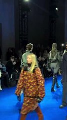 دانيال لي يرسم ملامح جديدة لـBurberry بين الإرث البريطاني والرؤية العصرية