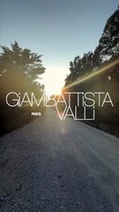 جيامباتيستا فالي يتجه إلى الأناقة المريحة في مجموعة خريف وشتاء 2025