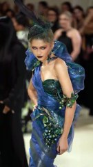 من فستان  الفنتج إلى أزهار الحديقة الساحرة ... إليكِ أجمل إطلالات Met Gala 2024