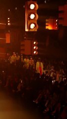 الأسلوب الشبابي وألوان التسعينيات الحيوية في عرض ريزورت 25 من هيرميس