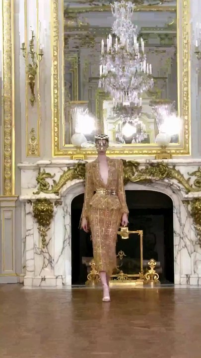 تمارا رالف تجسد قوة الأنوثة في مجموعة هوت كوتور صيف 2024