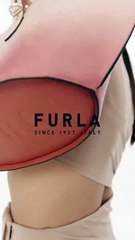 ستة من أجمل حقائب Furla التي تلبّي كل احتياجاتك  هذا الموسم