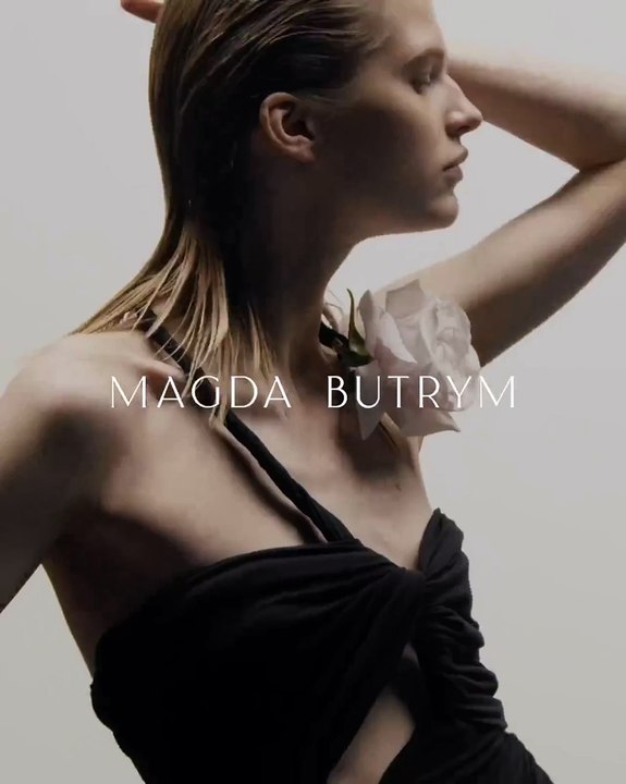 موديلات ملابس يومية وفساتين مناسبات لموسم العطلات من Magda Butrym