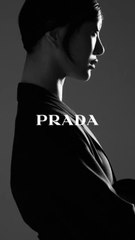 حقيبة الأسبوع: Prada Buckle تمنحكِ متعة التلاعب بتفاصيلها الأنيقة