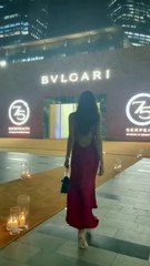 قوة الأنوثة والأشكال المتباينة في تصاميم ليلي فيليرا لهذا الموسم