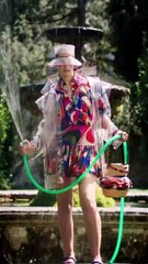 Pucci تعيد إحياء نقوش فيفارا الأيقونية في عرضها القادم