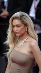 استوحي مكياج سهرة رأس السنة من جيجي وبيلا حديد