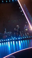 أديل تتوقف عن الغناء فجأةً لتدافع عن أحد معجبيها