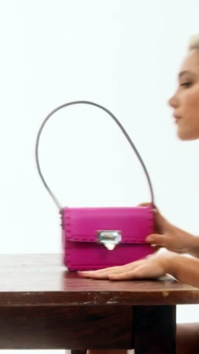اخترنا لكِ: أكسسوارات فالنتينو بالفوشيا والأبيض لإطلالات مستوحاة من أسلوب البانك