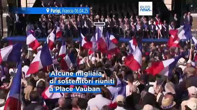 Parigi: l'estrema destra si riunisce in sostegno a Le Pen, contro-manifestazione della sinistra