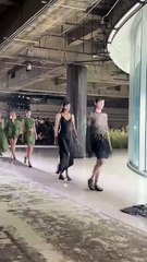 عروض نيويورك تحتفي بالأبيض وتتوّجه اللون الأجمل للموسم المقبل