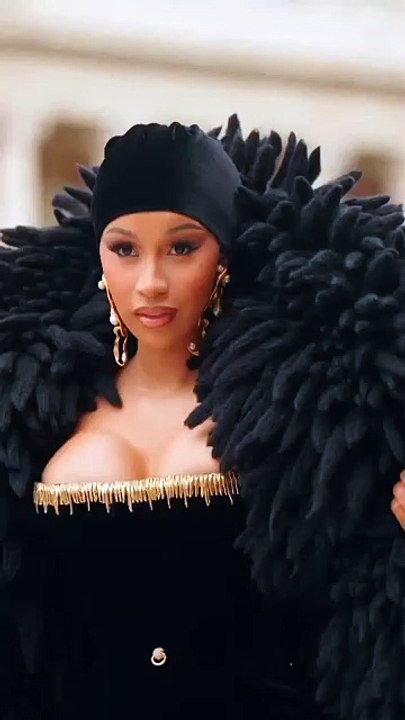 الشعر الرطب والرموش البارزة أبرز صيحات الجمال في عروض الهوت كوتور في باريس