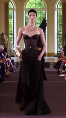 عرض سكاباريللي أظهر الفنّ الحقيقي كما هو بلمساتٍ سريالية راقية