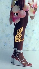 استقبلي الصيف وموسم الشاطئ مع صنادل أميرات الإغريق!