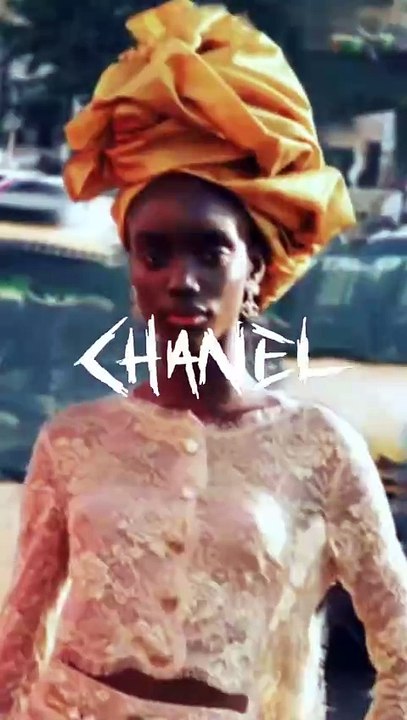 تفاصيل مكياج عارضات شانيل في عرض في مجموعة  METIERS D'ART DAKAR