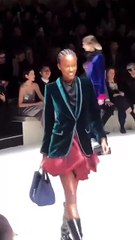 أرماني يرسم ملابس التشكيلة الشتوية بتقاليده الخاصّة والأنيقة