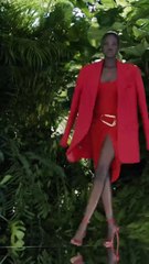 فساتين الـSlip، تواصل حضورها القوي في عروض ربيع 2023