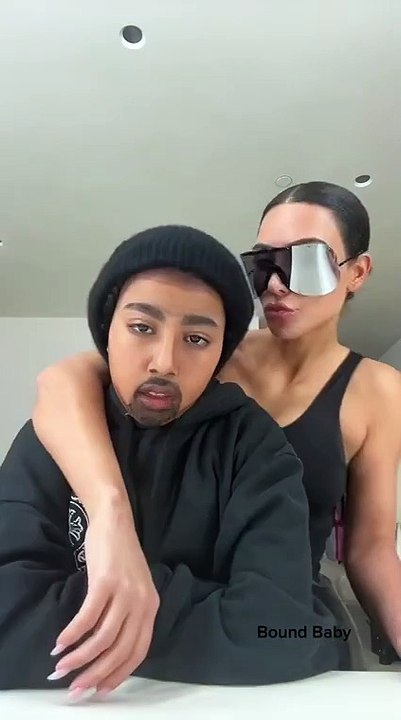 إبنة كيم كاردشيان تبدع في المكياج وتتحول الى نسخة عن والدها