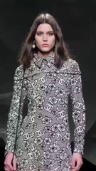 نظرة عن قرب: كيف زيّنت زهرة الكاميليا حقائب وأكسسوارات شانيل