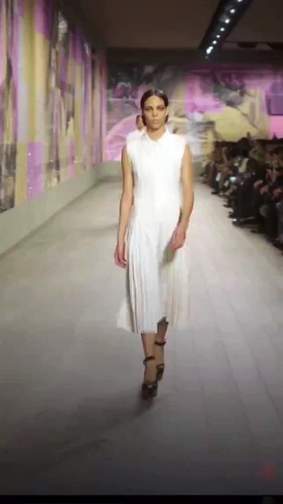 عرضٌ قوّي للأنوثة قدّمته ديور في تصاميم الهوت كوتور لصيف 2023