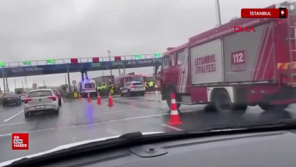 Pendik'te gişelerde hafif ticari araç TIR'ın altına girdi