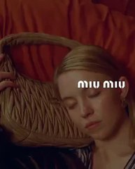 ماذا تعرفين عن Miu Wander، حقيبة ميو ميو التي تصدرت صور السوشيال ميديا؟