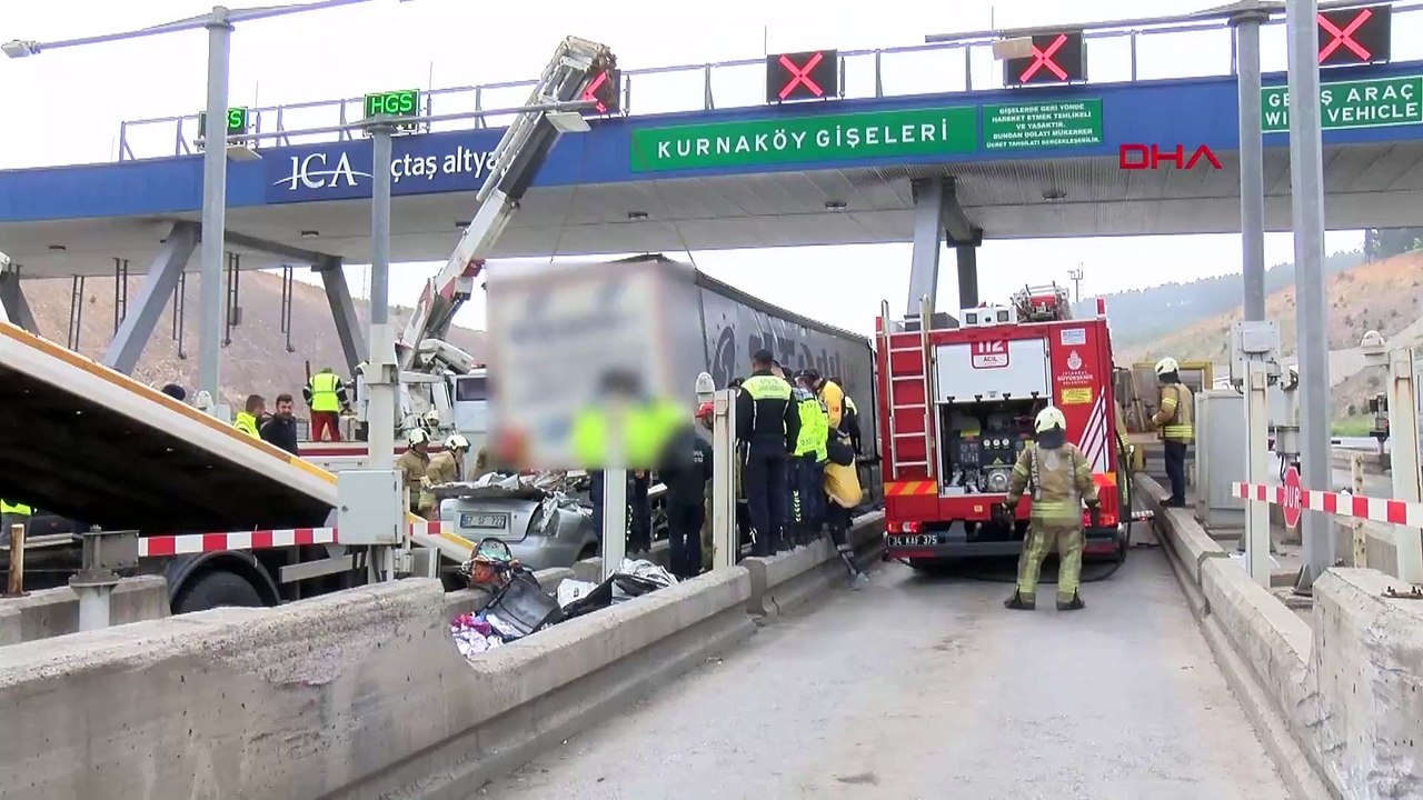 SON DAKİKA! Pendik Gişelerinde Yine Kaza: Otomobil TIR'ın Altına Girdi Sürücü Can verdi