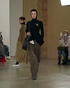 عشرون إطلالة محتشمة من عروض أسبوع نيويورك لخريف 2022