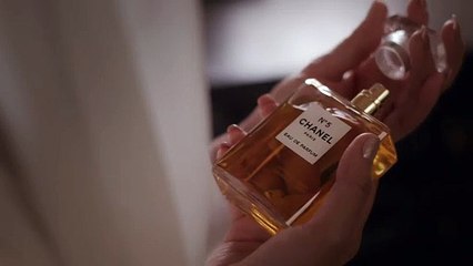 3 سيدات إماراتيات ملهمات يحتفلنَ معنا بالعيد الـ100 لعطر شانيل N05