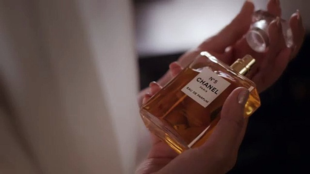 3 سيدات إماراتيات ملهمات يحتفلنَ معنا بالعيد الـ100 لعطر شانيل N05