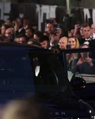 الفستان الذهبي خيارُ الملكات والمفضّل لدى النجمات على السجادة الحمراء