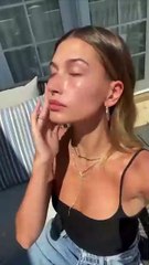 استلهمي إطلالاتكِ الصيفية من أناقة هايلي بيبر في باريس