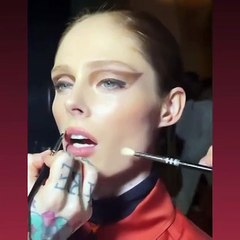 كريستيان سيريانو يفتتح أسبوع موضة نيويورك بمجموعة احتفالية