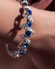 في باريس، النجمات يتألّقن بمجوهرات "شوميه"