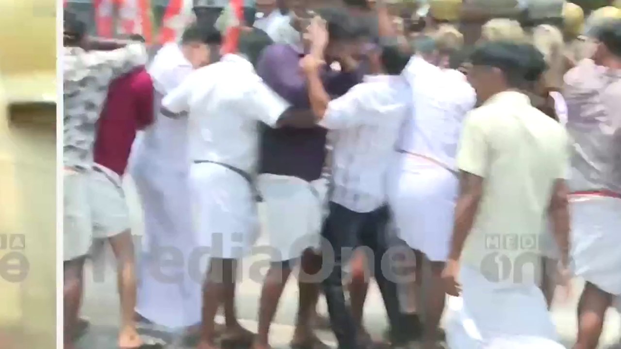 മുഖ്യമന്ത്രിയുടെ രാജി ആവശ്യപ്പെട്ട് കണ്ണൂരിൽ യൂ...
