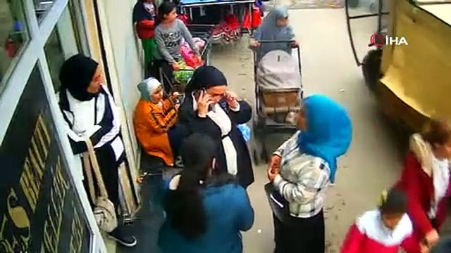 Akılalmaz hırsızlık anı kamerada, çaldığı telefonu geri verdi ama...