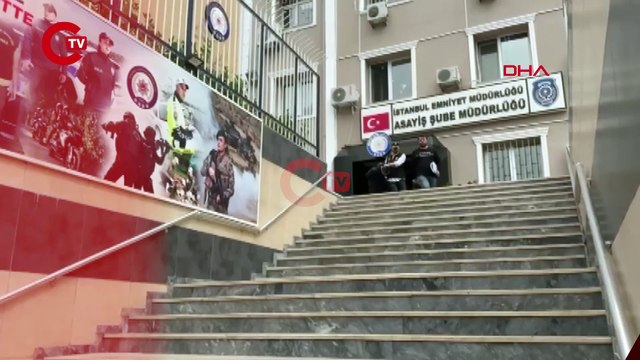 İstanbul'da kendilerini polis olarak tanıtıp profesörü dolandırdılar