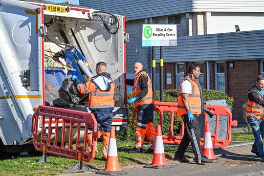 Huge queues at rubbish drop off sites as Birmingham bin strike continues