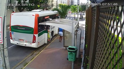 Homem com criança no colo é assaltado em plena luz do dia na Zona Sul do Recife