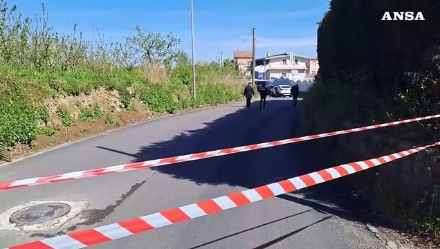 Due morti a Napoli, uno spara all'altro vicino a una scuola poi si toglie la vita