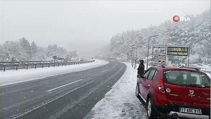 Çanakkale-İstanbul yolunda kar yağışı etkili oluyor
