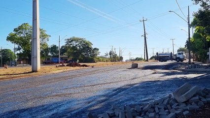 Obras de pavimentação bloqueiam Avenida Papagaios e Avenida das Torres na Região Norte