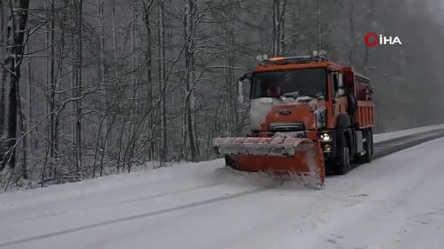 Kırklareli’de kar yağışı: Sürücüler yollarda mahsur kaldı