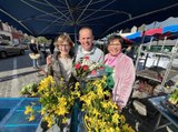 Depuis 50 ans, Pierre Vandevondele le dit avec des fleurs sur le marché de Tournai