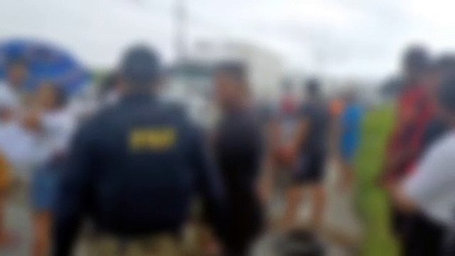 Estudantes bloqueiam BR-101 em Itapissuma em protesto por melhorias na escola