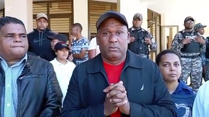 Empresarios del Malecón de Puerto Plata se encadenan en protesta por desalojo y acusan abuso de poder